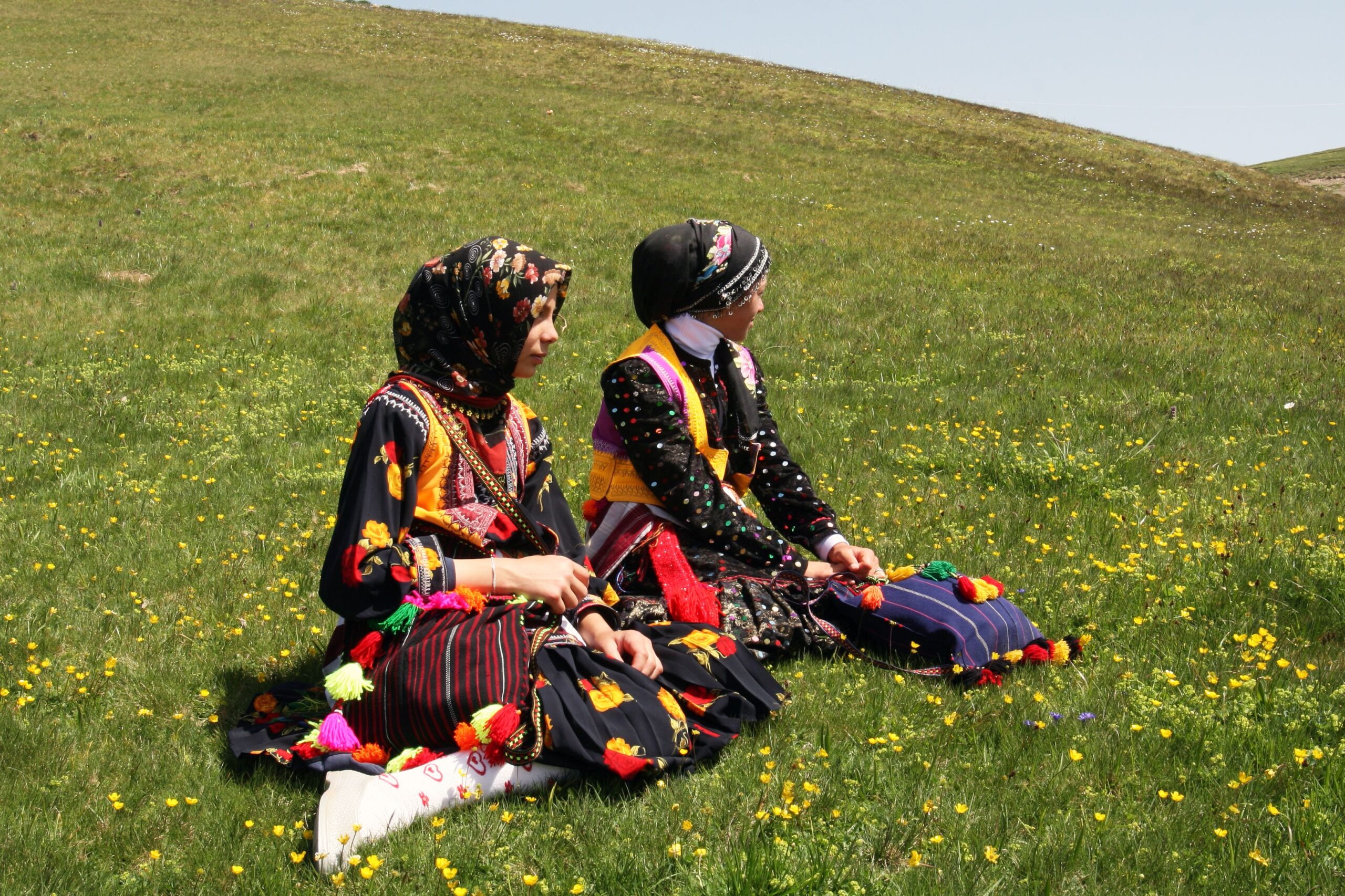 PENCERENİN İKİ YANI